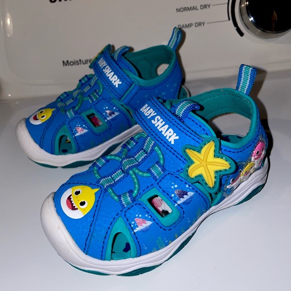 pinkfong baby shark Shoes Baby Shark Shoes 6c 6 Toddler Summer